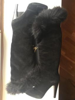 Ботфорты сапоги новые ferre италия 39 размер черные замша мех енот на потформе 2 см каблук 11 см